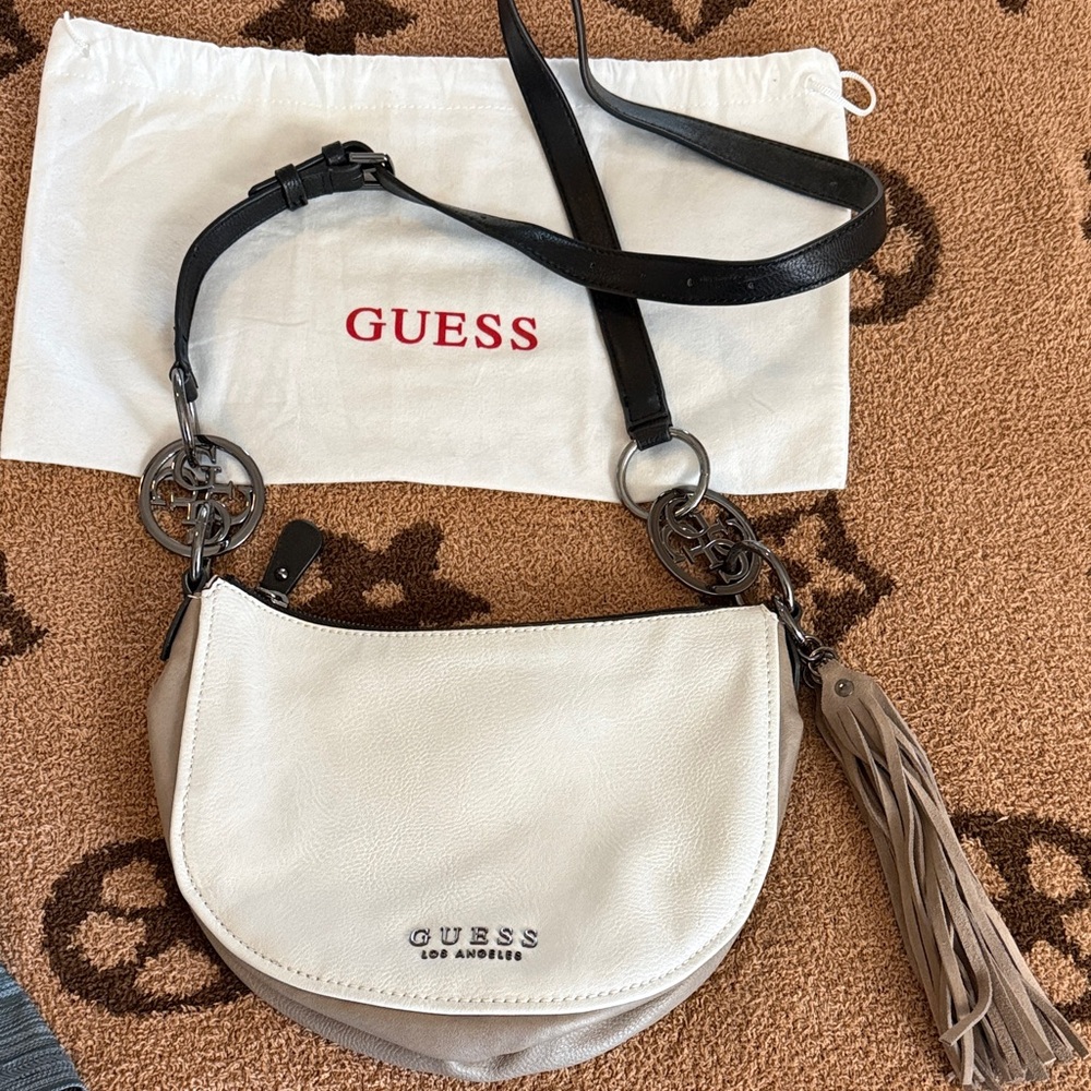 ✨ GUESS Los Angeles Crossbody – Never Used ✨ Comes with original dust bag